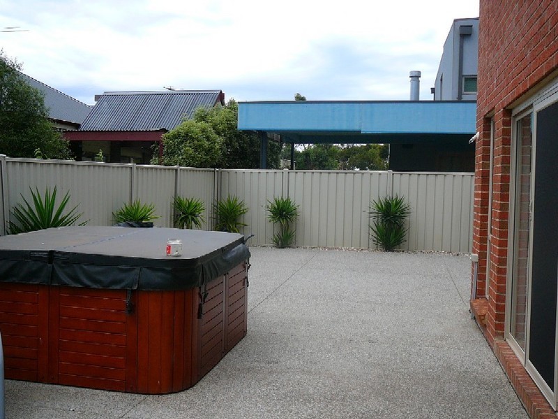 3 ALDERSTEAD PLACE, Caroline Springs VIC 3023