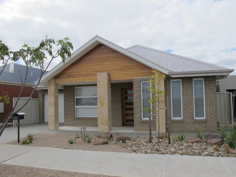 27 Daly Circuit, Caroline Springs VIC 3023