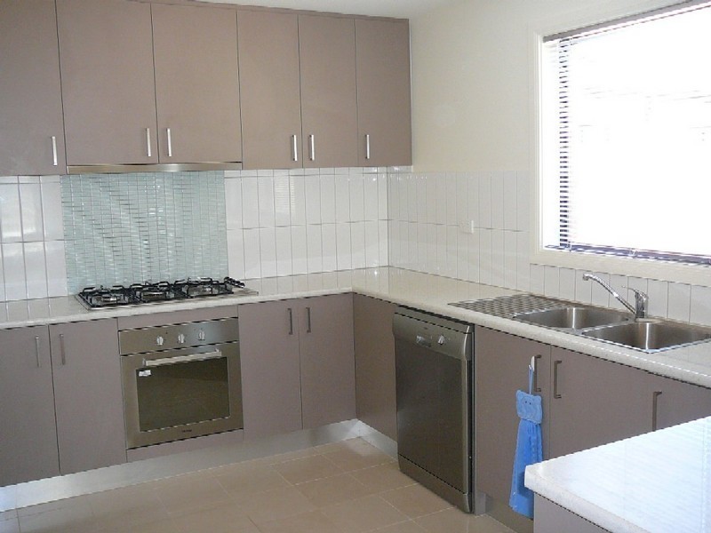 6 Ivan James Place, Caroline Springs VIC 3023