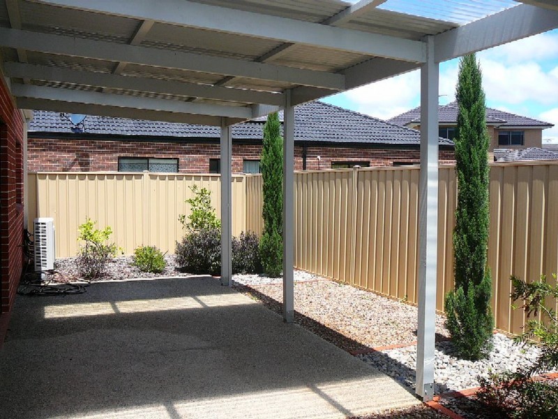 6 Ivan James Place, Caroline Springs VIC 3023