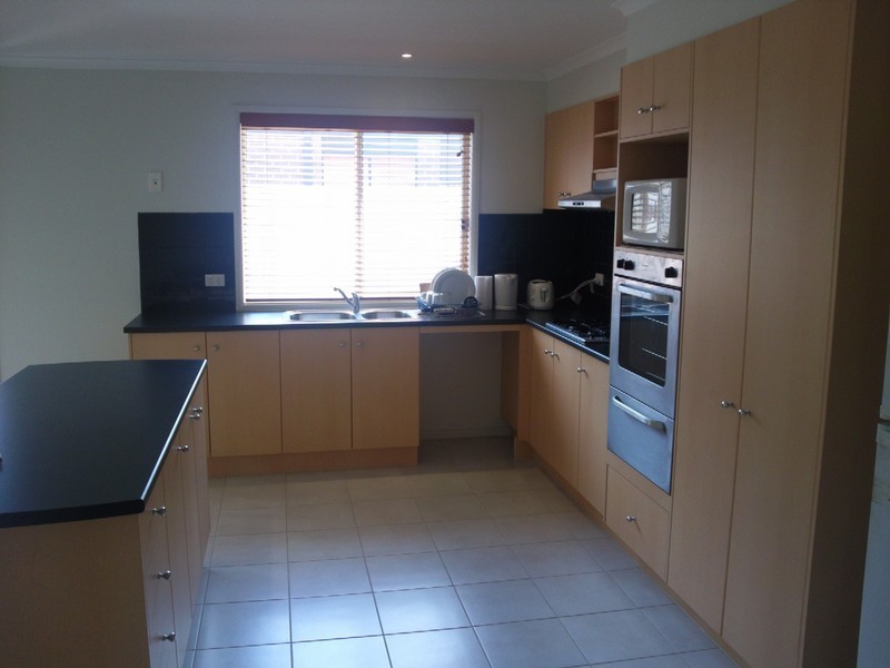 8 Wooling Lane, Caroline Springs VIC 3023