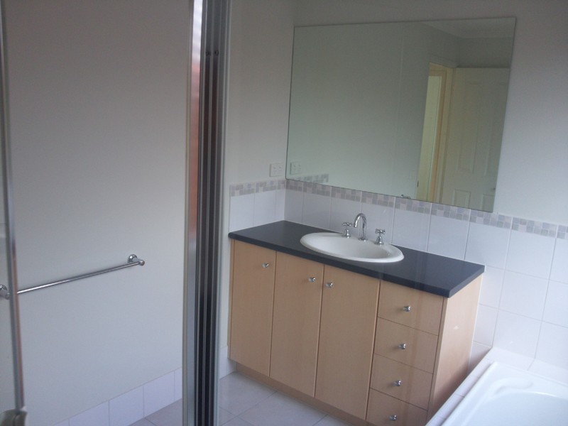 8 Wooling Lane, Caroline Springs VIC 3023