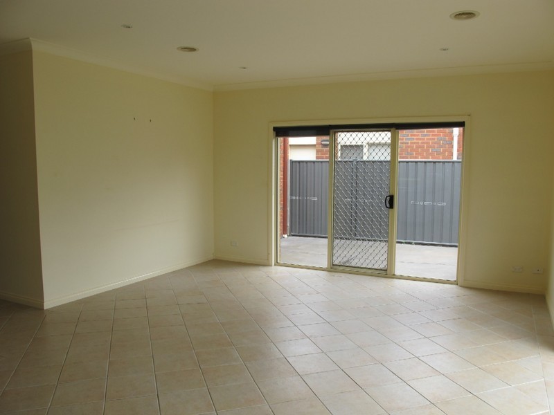 24 Dickerson Way, Caroline Springs VIC 3023