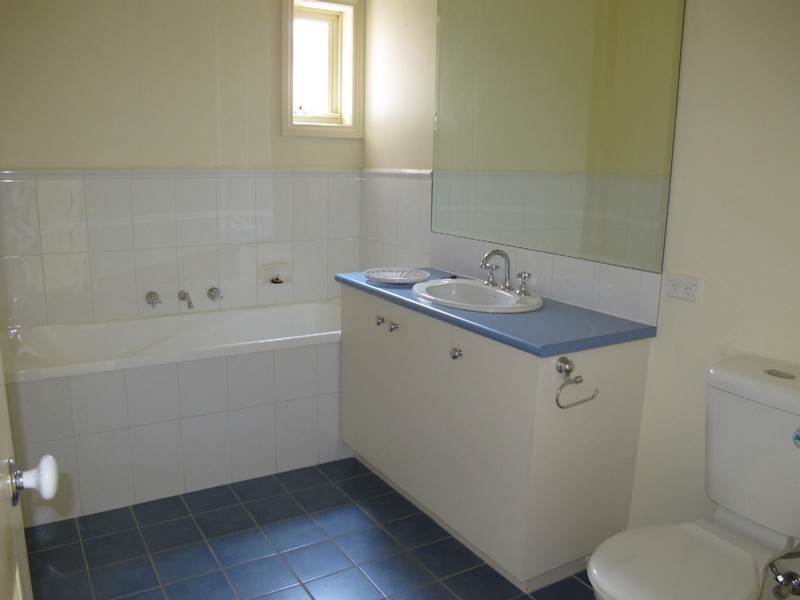 24 Dickerson Way, Caroline Springs VIC 3023