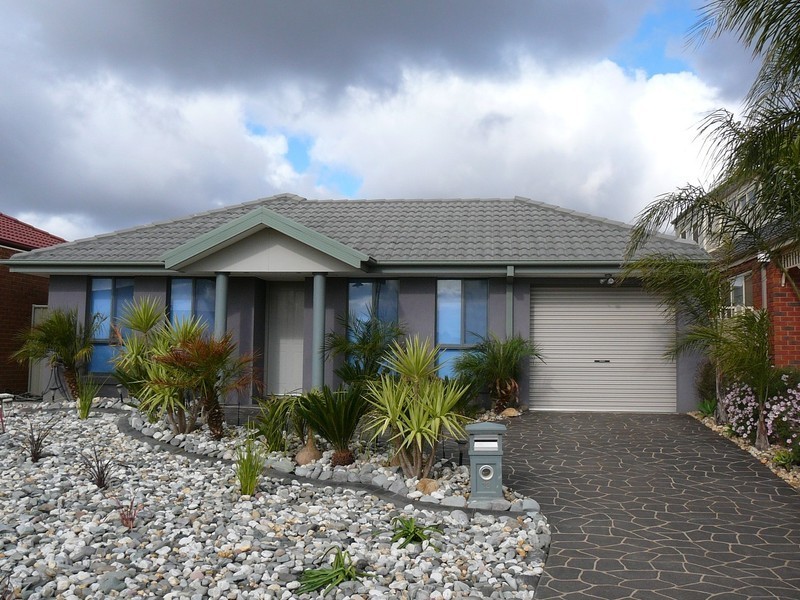 13 Nullarbor Place, Caroline Springs VIC 3023