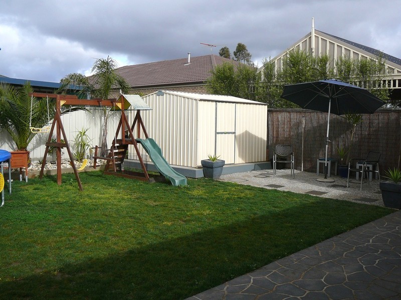 13 Nullarbor Place, Caroline Springs VIC 3023