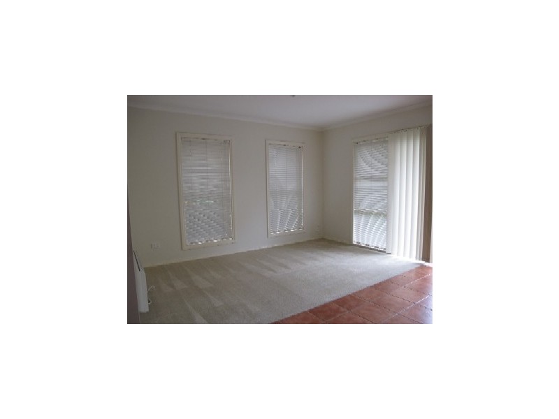 4 Lauffre Walk, Caroline Springs VIC 3023