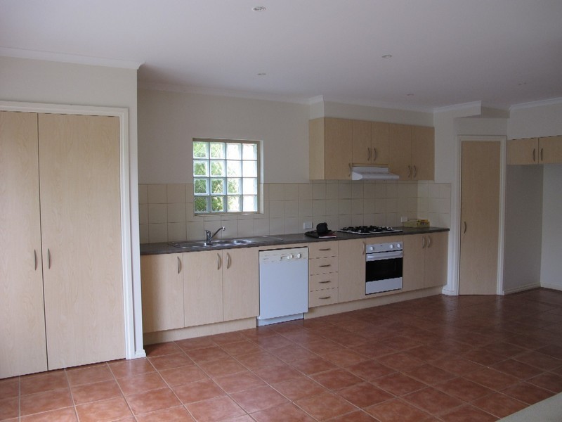 4 Lauffre Walk, Caroline Springs VIC 3023