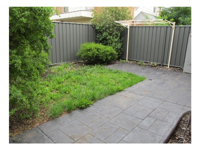 4 Lauffre Walk, Caroline Springs VIC 3023