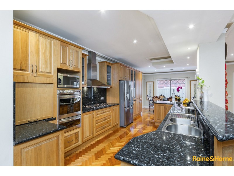 6 PARRAMATTA COURT, Caroline Springs VIC 3023