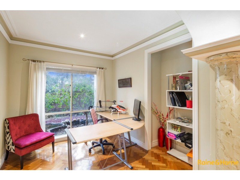 6 PARRAMATTA COURT, Caroline Springs VIC 3023