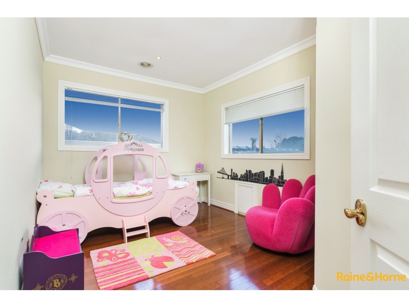 6 PARRAMATTA COURT, Caroline Springs VIC 3023