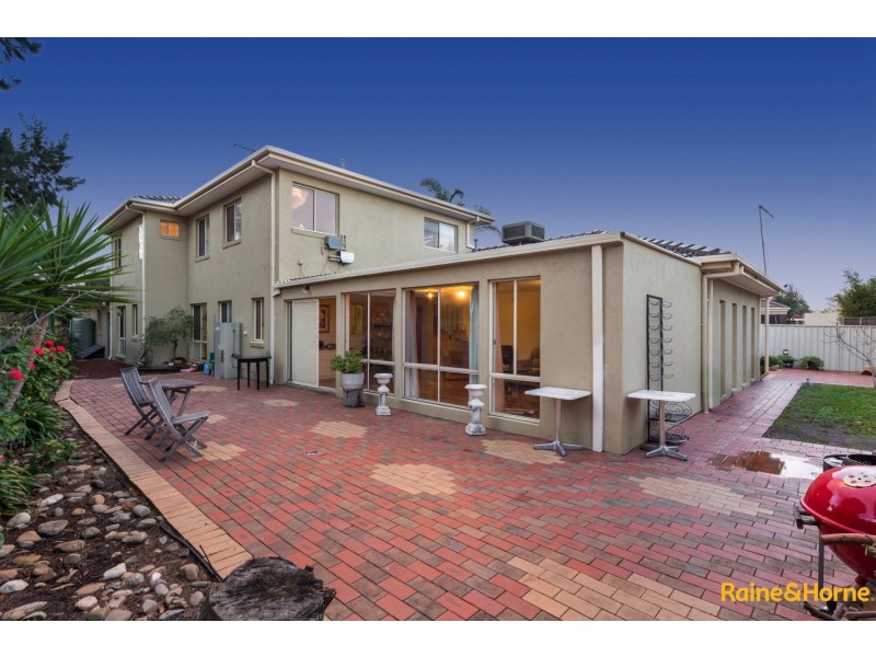 6 PARRAMATTA COURT, Caroline Springs VIC 3023