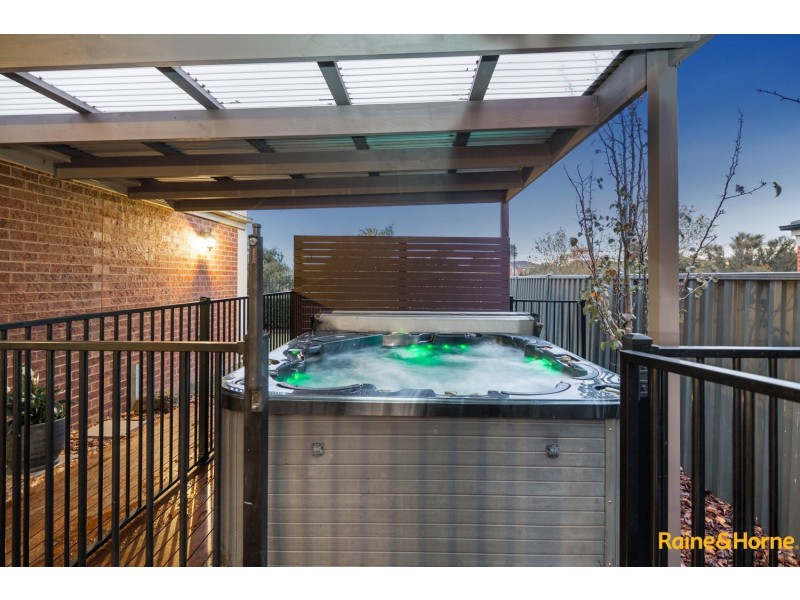 26 PILBARA AVENUE, Burnside VIC 3023