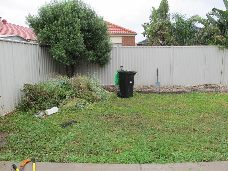 3 Cobblestone Green, Caroline Springs VIC 3023