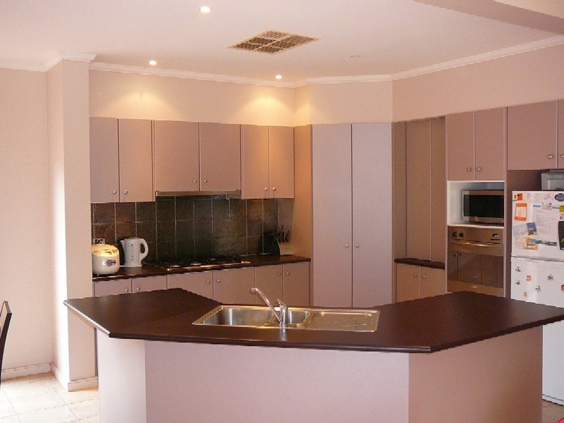 2 Lauricella Place, Caroline Springs VIC 3023