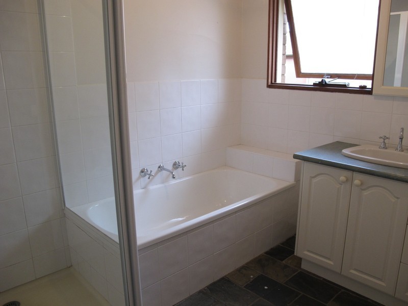 40 Lady Nelson Way, Taylors Lakes VIC 3038