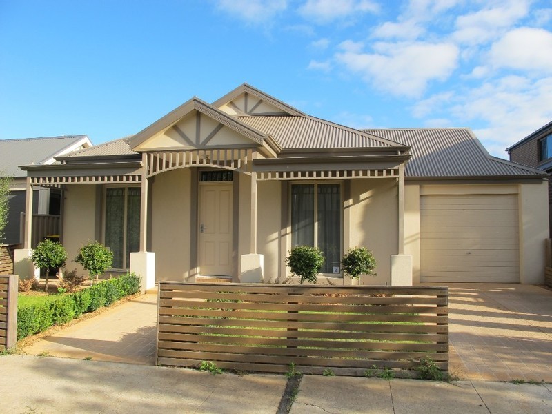 16 Cobaw Circuit, Caroline Springs VIC 3023
