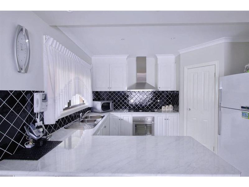 28 Gisborne Way, Caroline Springs VIC 3023