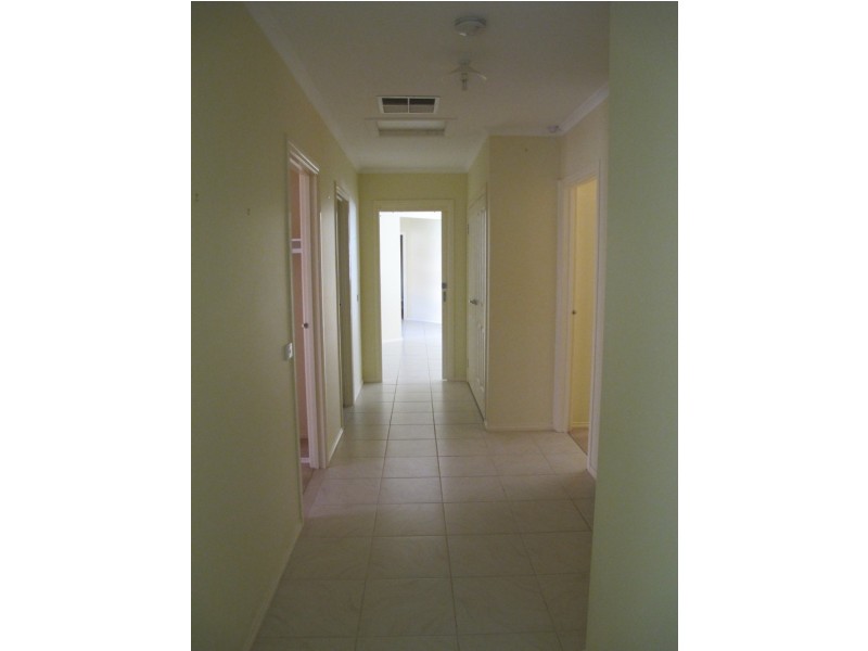 2 Hutt Lane, Taylors Hill VIC 3037