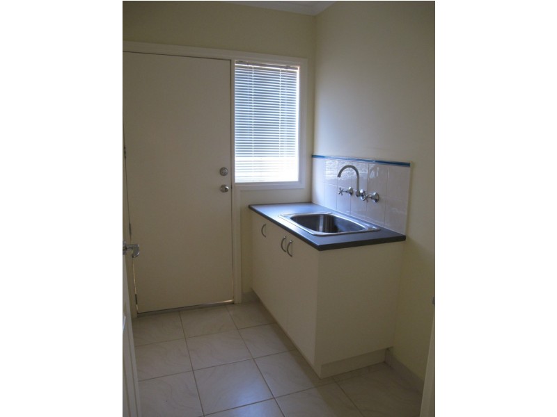 2 Hutt Lane, Taylors Hill VIC 3037