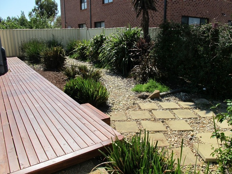 2 Hutt Lane, Taylors Hill VIC 3037