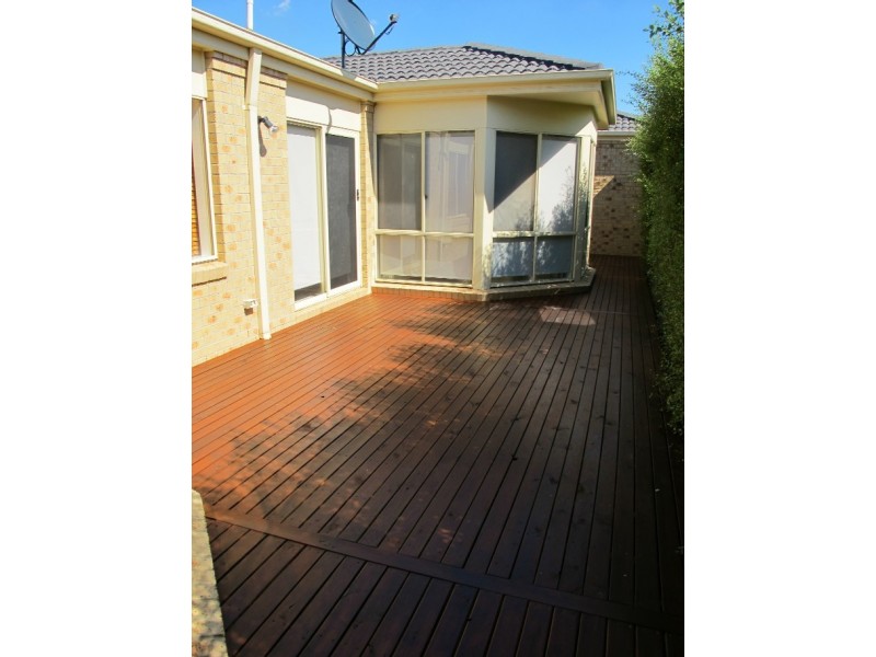 2 Hutt Lane, Taylors Hill VIC 3037