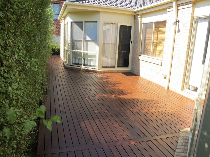 2 Hutt Lane, Taylors Hill VIC 3037
