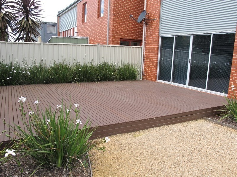 6 Beacon Lane, Caroline Springs VIC 3023