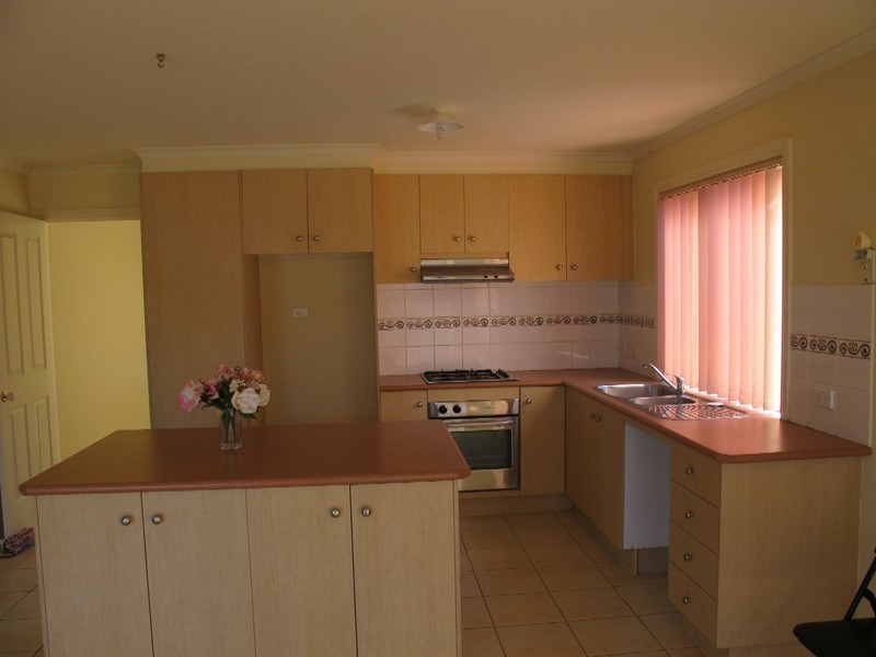 6 Clyde Close, Taylors Hill VIC 3037