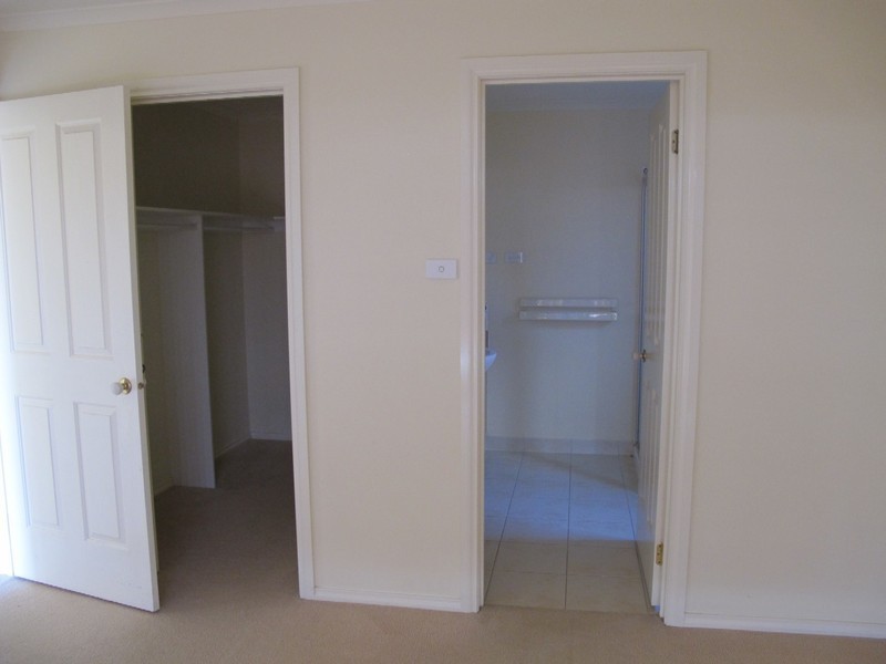 6 Clyde Close, Taylors Hill VIC 3037