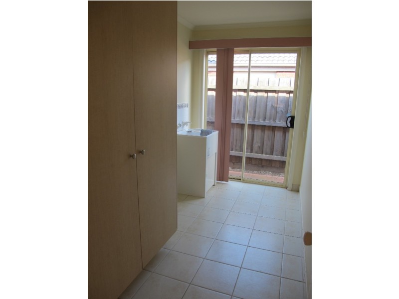 6 Clyde Close, Taylors Hill VIC 3037