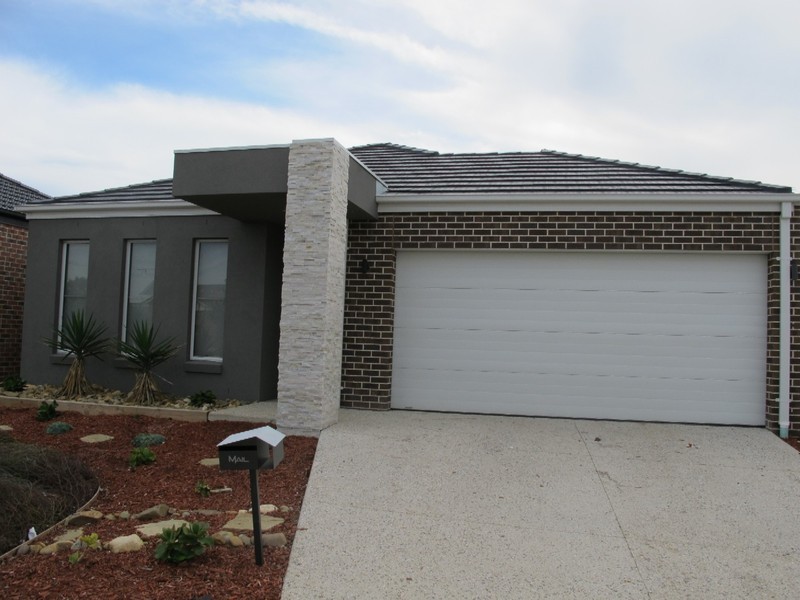 7 Gardenia Way, Caroline Springs VIC 3023
