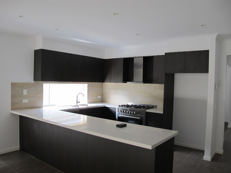7 Gardenia Way, Caroline Springs VIC 3023