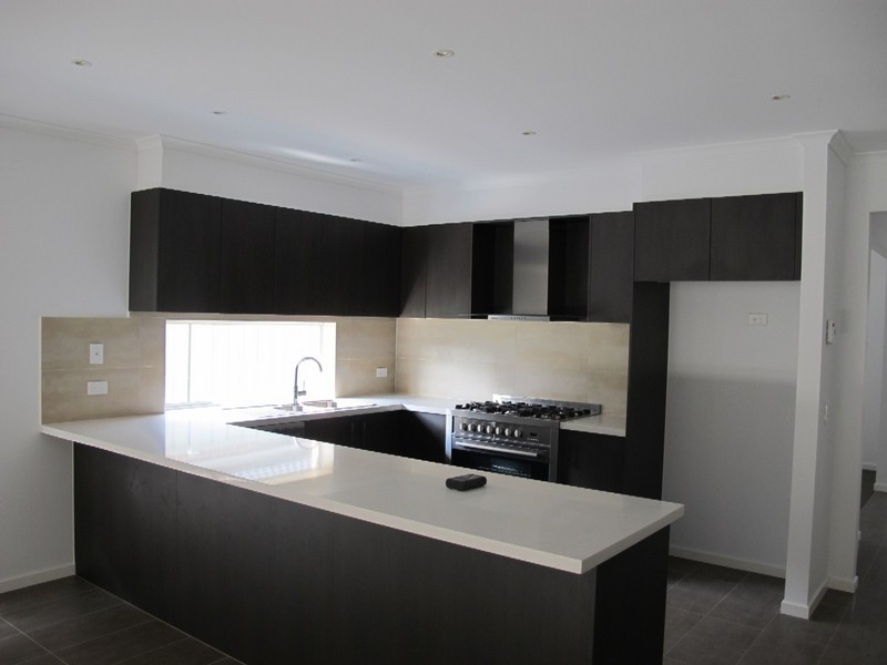 7 Gardenia Way, Caroline Springs VIC 3023