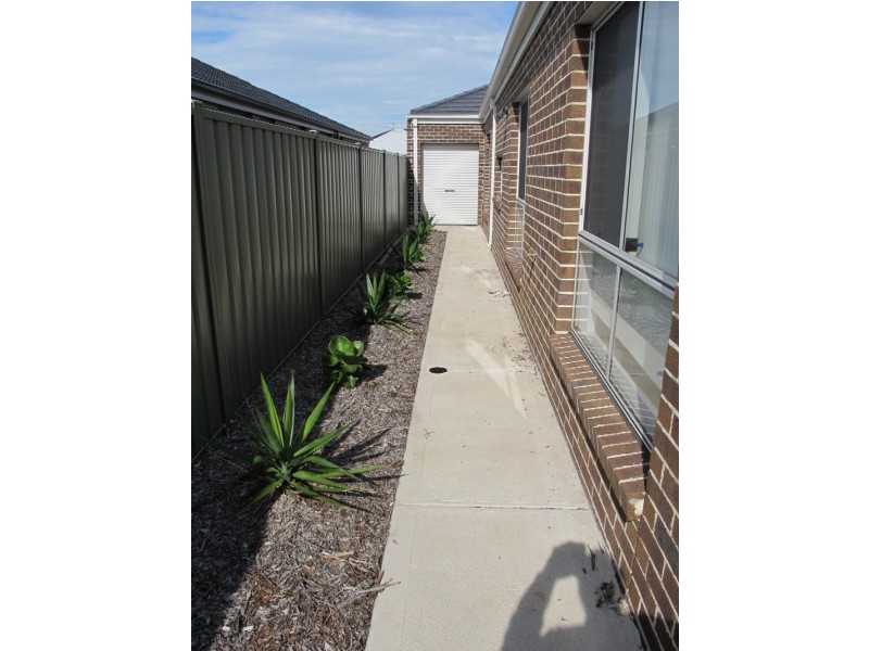 7 Gardenia Way, Caroline Springs VIC 3023