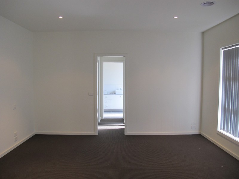 6 Appleby Loop, Derrimut VIC 3030