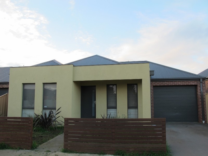 6 Parsley Street, Caroline Springs VIC 3023