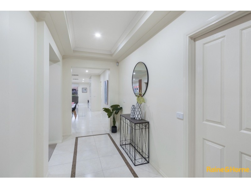 5 LATROBE TERRACE, Taylors Hill VIC 3037