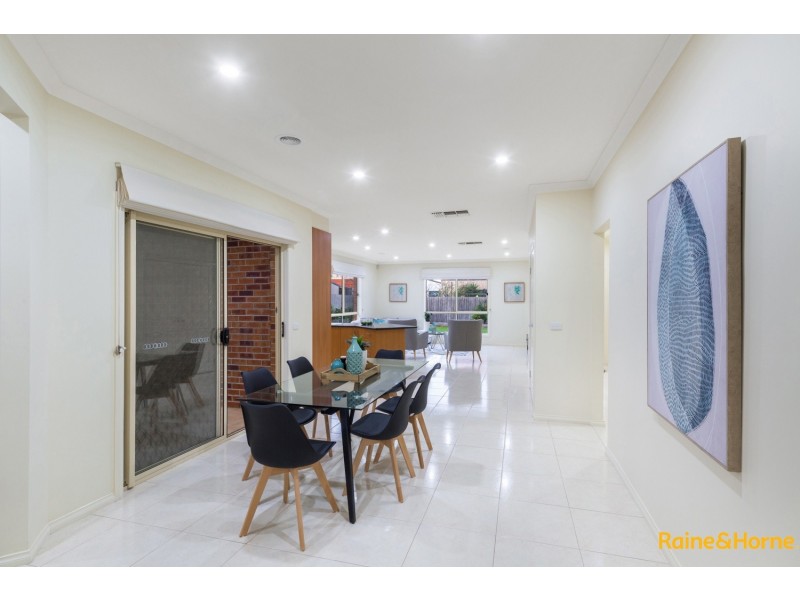 5 LATROBE TERRACE, Taylors Hill VIC 3037