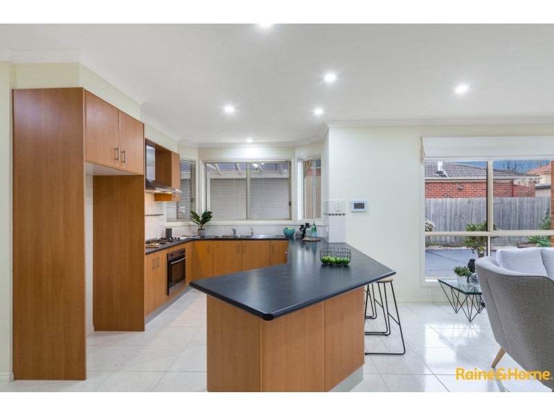 5 LATROBE TERRACE, Taylors Hill VIC 3037