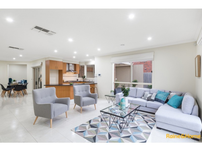 5 LATROBE TERRACE, Taylors Hill VIC 3037