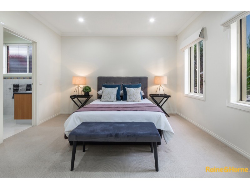 5 LATROBE TERRACE, Taylors Hill VIC 3037