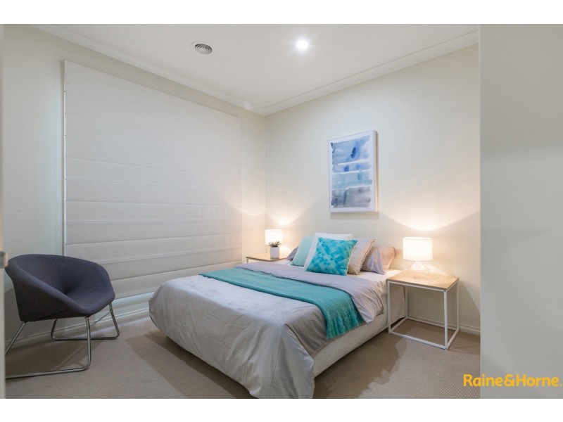 5 LATROBE TERRACE, Taylors Hill VIC 3037