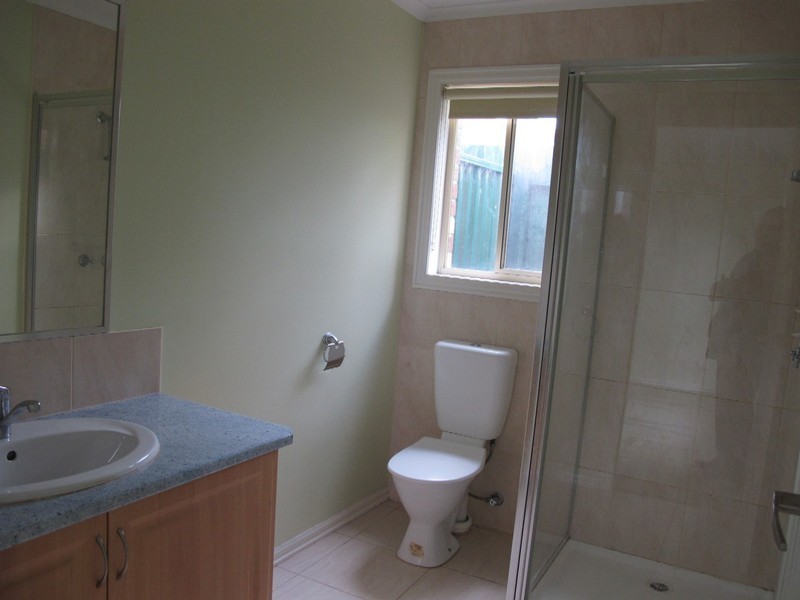 3/4 Balmoral Close, Hillside VIC 3037