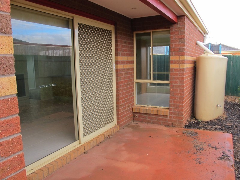 3/4 Balmoral Close, Hillside VIC 3037