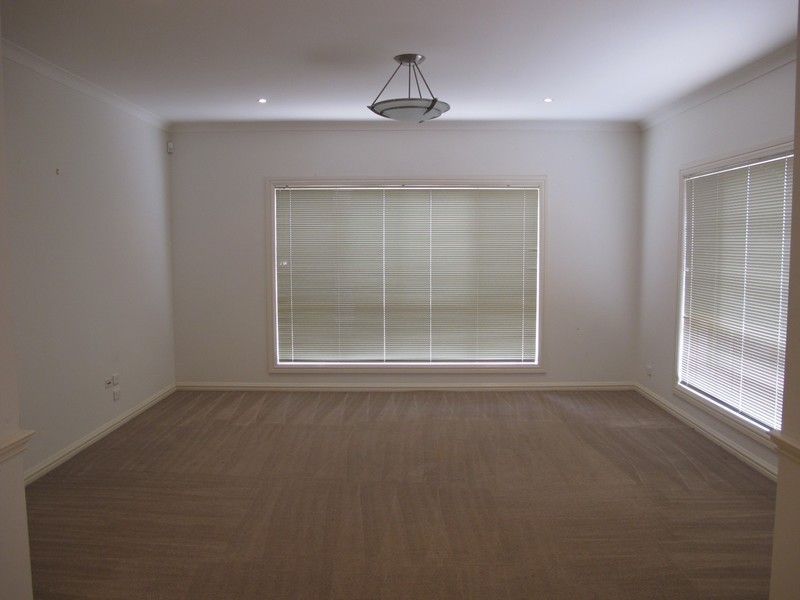 32 Menzies Drive, Burnside Heights VIC 3023