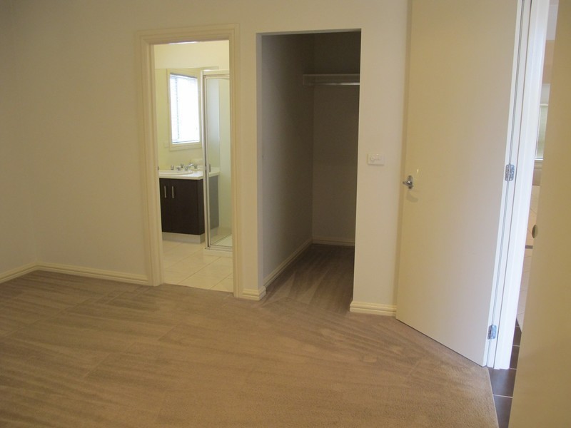 32 Menzies Drive, Burnside Heights VIC 3023