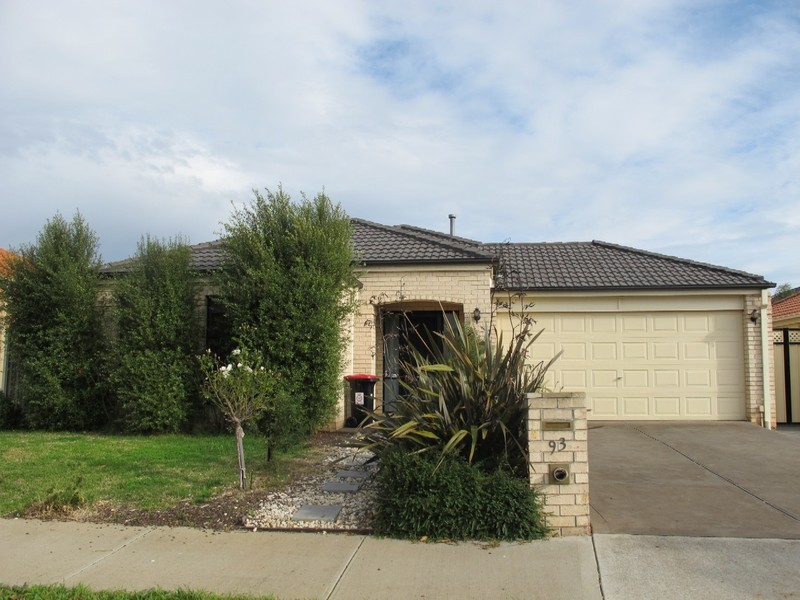 93 Springlake Avenue, Caroline Springs VIC 3023