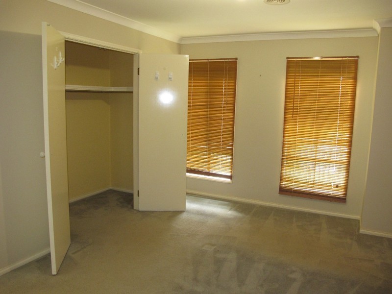 93 Springlake Avenue, Caroline Springs VIC 3023